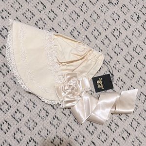 Innocent World Lolita bonnet in ivory colorway